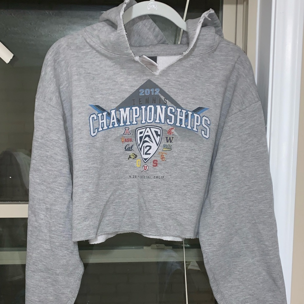 Vintage Cropped pac 12 hoodie Size M